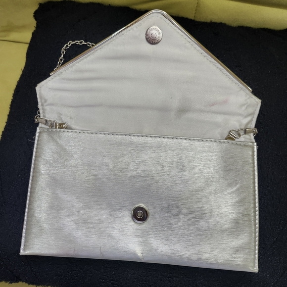 Chic Silver Envelope Clutch - Picture 3 of 5